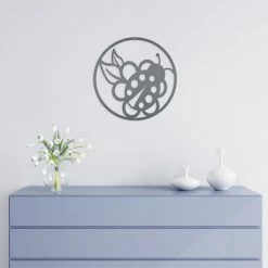 Speed Fabrication Decor Round Ladybug On Flower Metal Sign