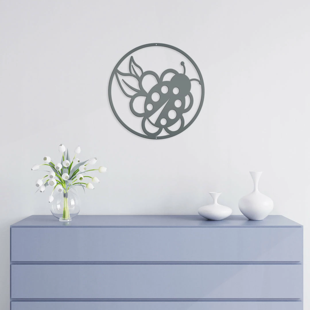 Speed Fabrication Decor Round Ladybug On Flower Metal Sign