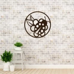 Speed Fabrication Decor Round Ladybug On Flower Metal Sign