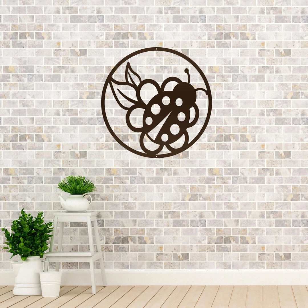 Speed Fabrication Decor Round Ladybug On Flower Metal Sign