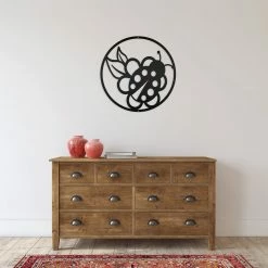 Speed Fabrication Decor Round Ladybug On Flower Metal Sign