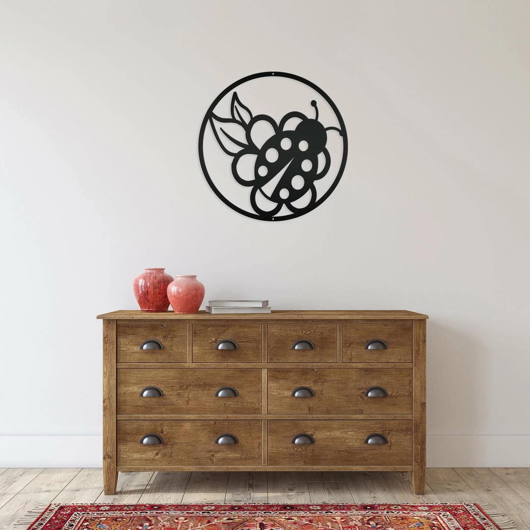 Speed Fabrication Decor Round Ladybug On Flower Metal Sign
