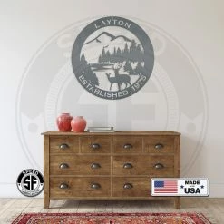 Speed Fabrication Hunting & Fishing Metal Signs Personalized Family Name Outdoor Mountain Deer Scene With Established Date Round Metal Sign