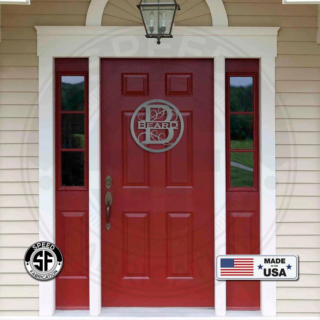 Speed Fabrication Home Decor & Gifts Round Family Name Sign With Initial