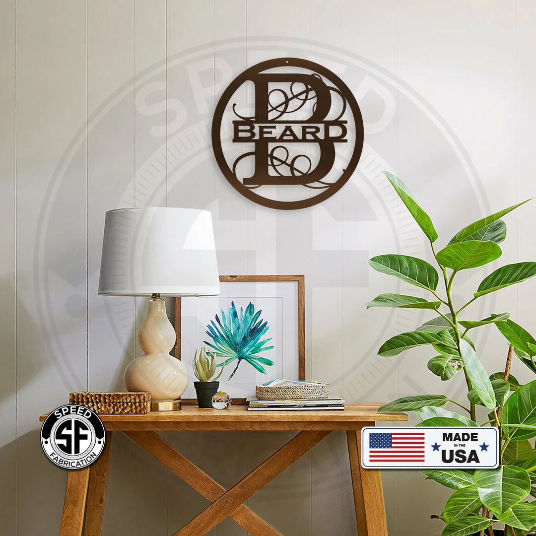 Speed Fabrication Home Decor & Gifts Round Family Name Sign With Initial
